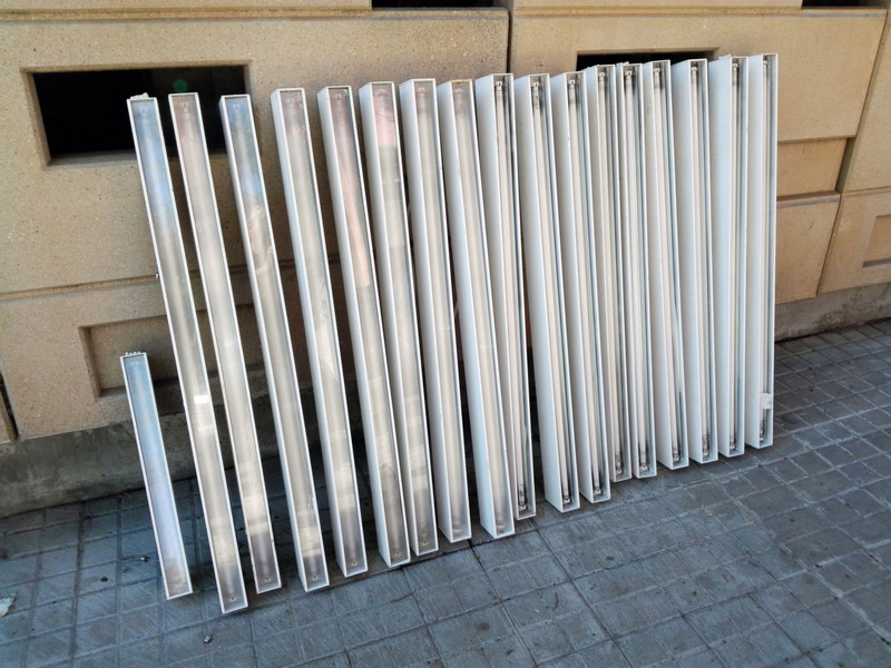 caja luz techo metal se empalman t5 54w 10x120.8x6 8u+9unometacrilato larg 60 1u